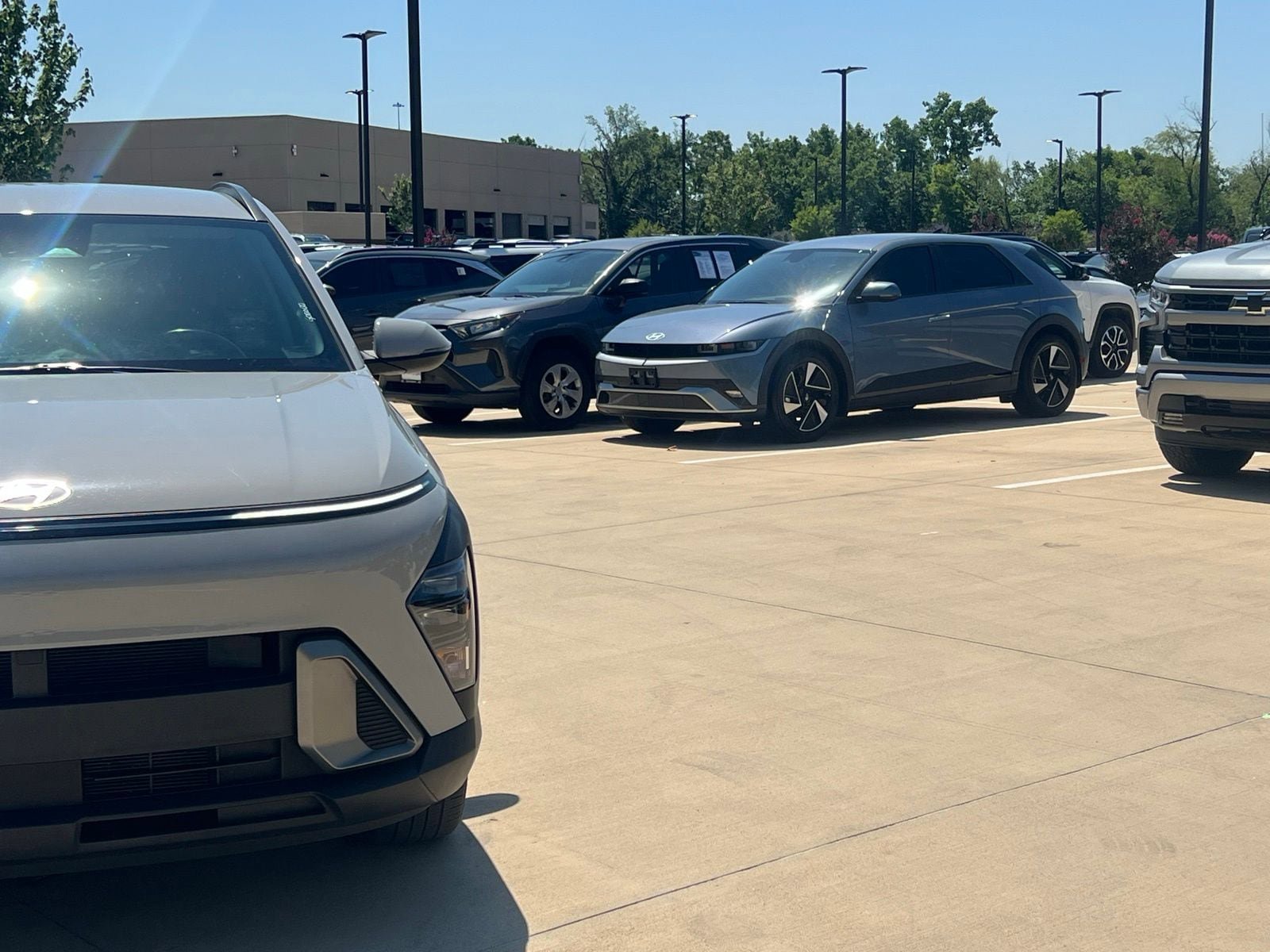 Used 2024 Hyundai Kona SEL w/ Convenience Package FWD image 3