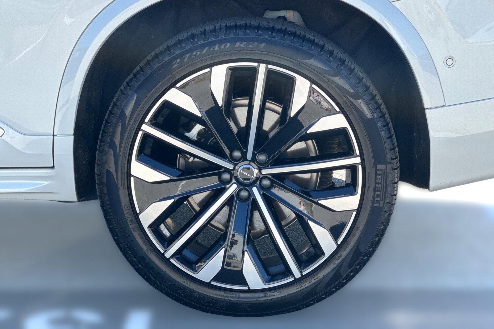 Used 2025 Volvo XC90 B6 Ultra w/ Protection Package Premier image 12