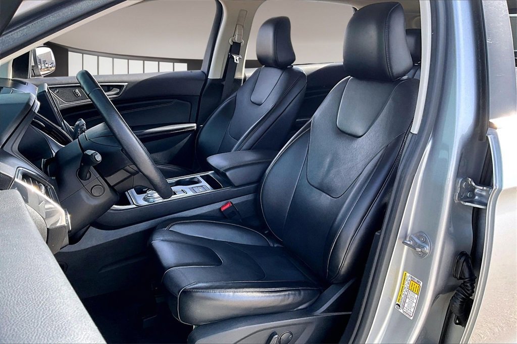 Used 2022 Ford Edge Titanium w/ Equipment Group 301A image 24