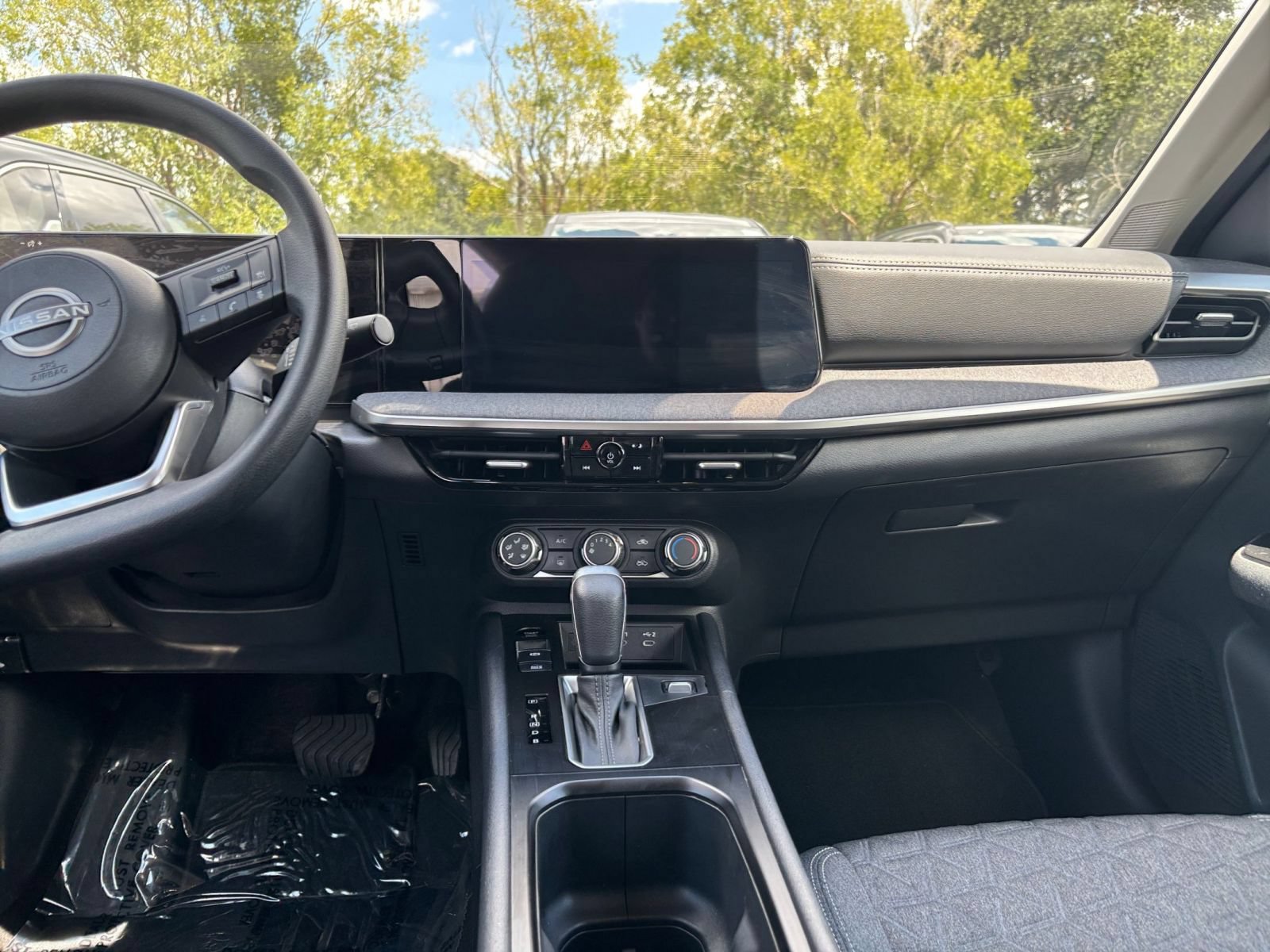 Used 2025 Nissan Kicks SV FWD image 17