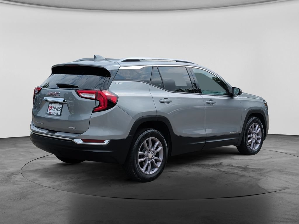 Used 2024 GMC Terrain SLT AWD/4WD image 7