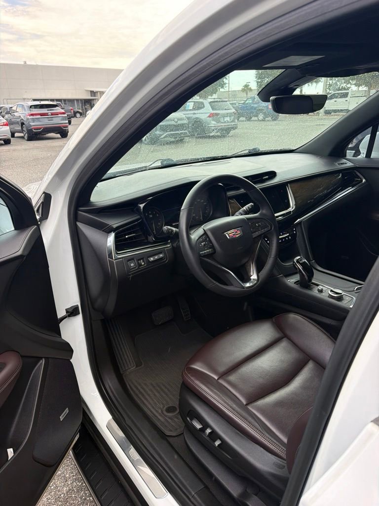 Used 2021 Cadillac XT6 Premium Luxury FWD image 4