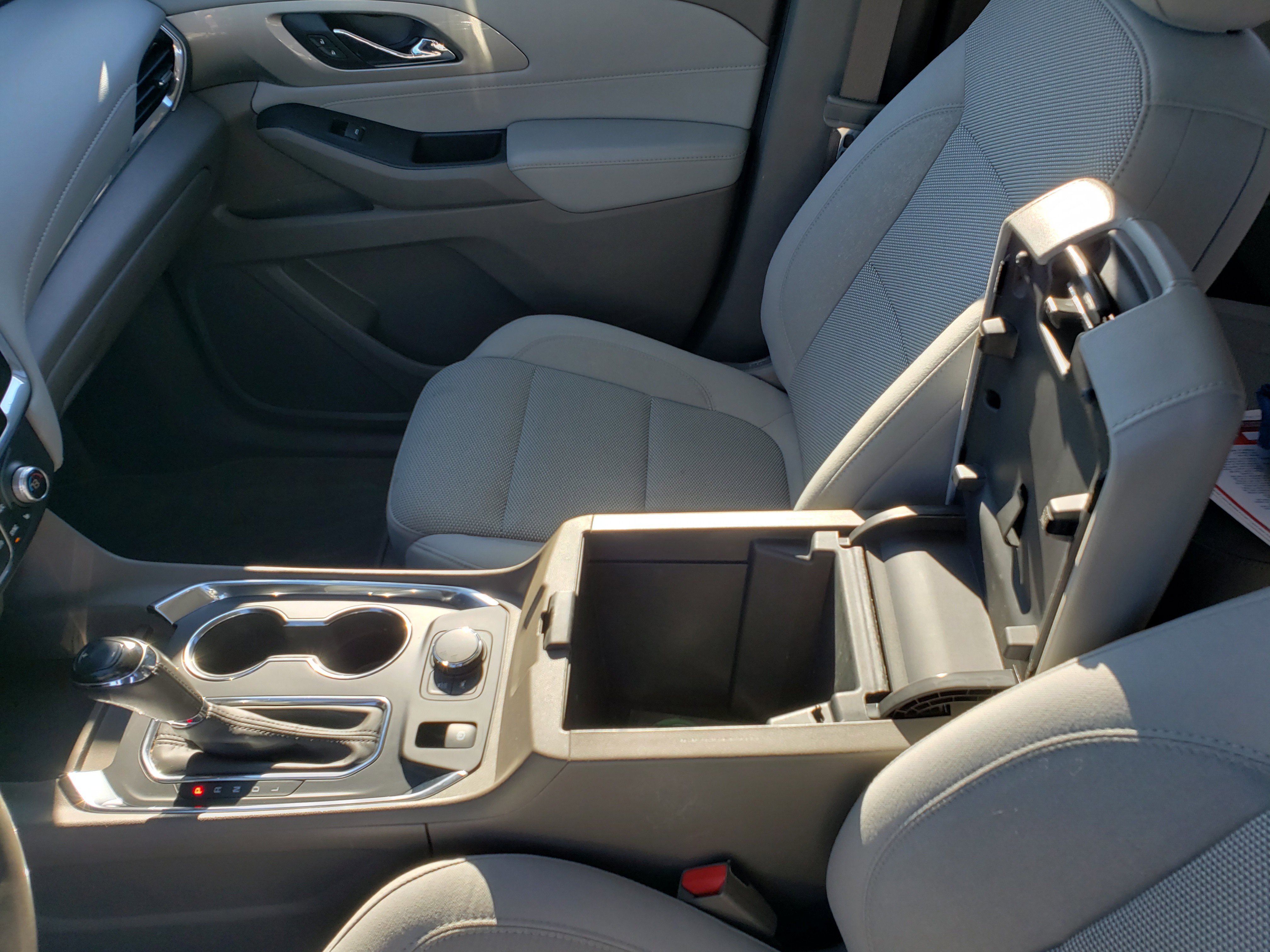 Used 2020 Chevrolet Traverse LT image 28