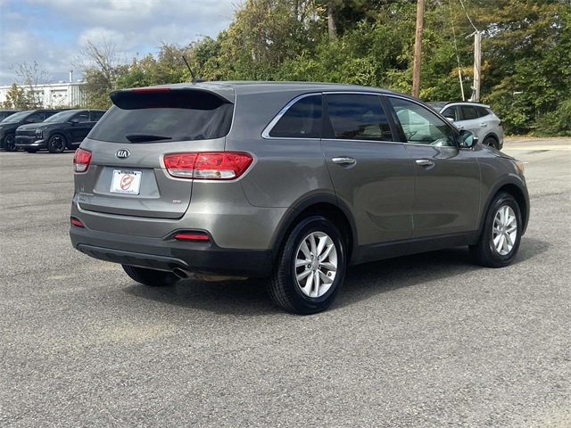 Used 2017 Kia Sorento L image 3