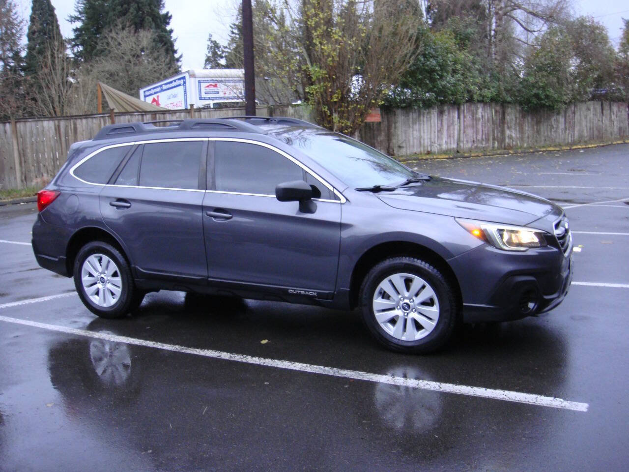 Used 2018 Subaru Outback 2.5i AWD/4WD image 1
