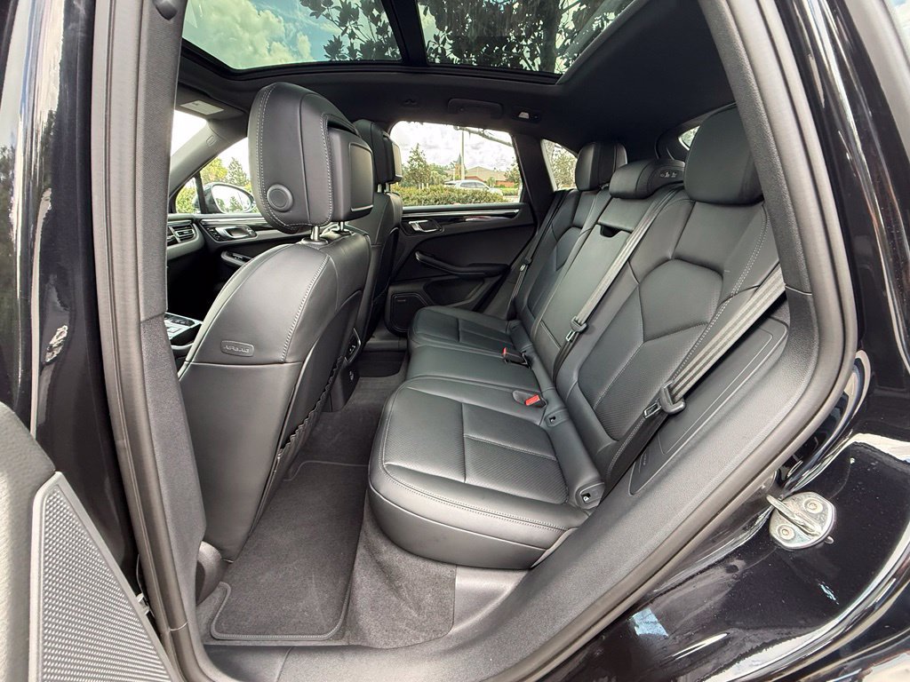 Used 2026 Porsche Macan AWD/4WD image 18
