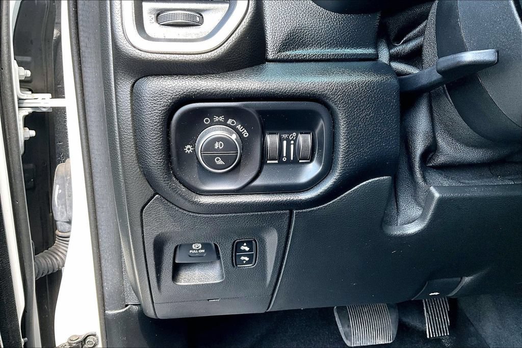 Used 2019 RAM 1500 Laramie w/ Sport Appearance Package AWD/4WD image 16