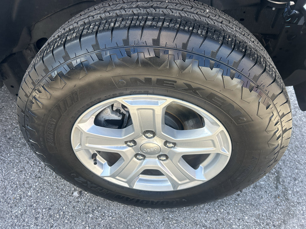 Used 2025 Jeep Wrangler Sport image 9