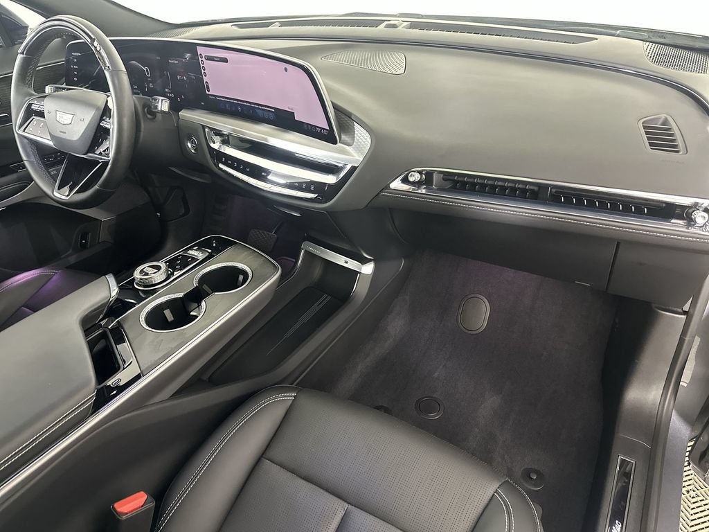 Used 2023 Cadillac Lyriq 2WD image 32