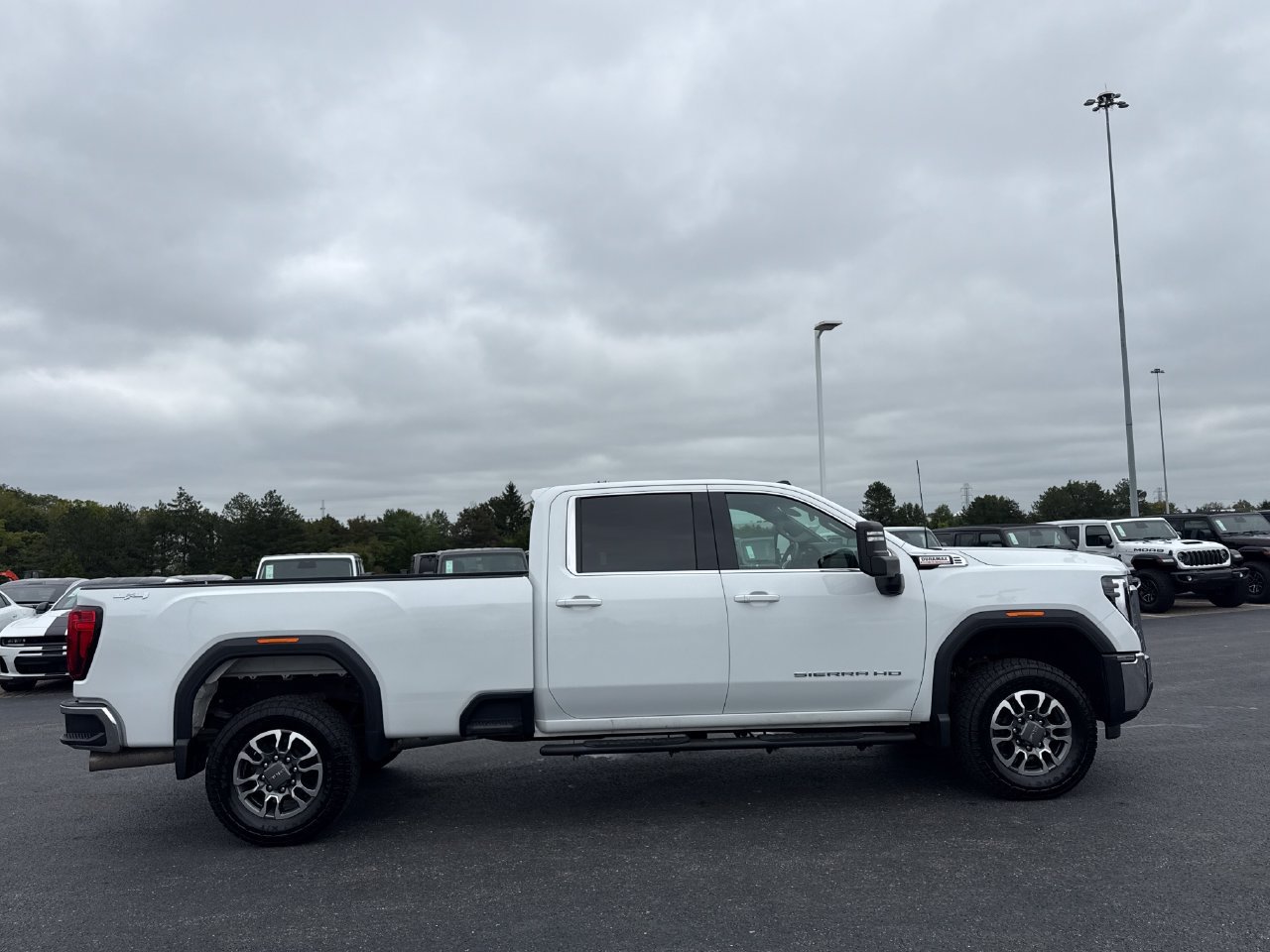 Used 2024 GMC Sierra 3500 SLE w/ SLE Value Package AWD/4WD image 2