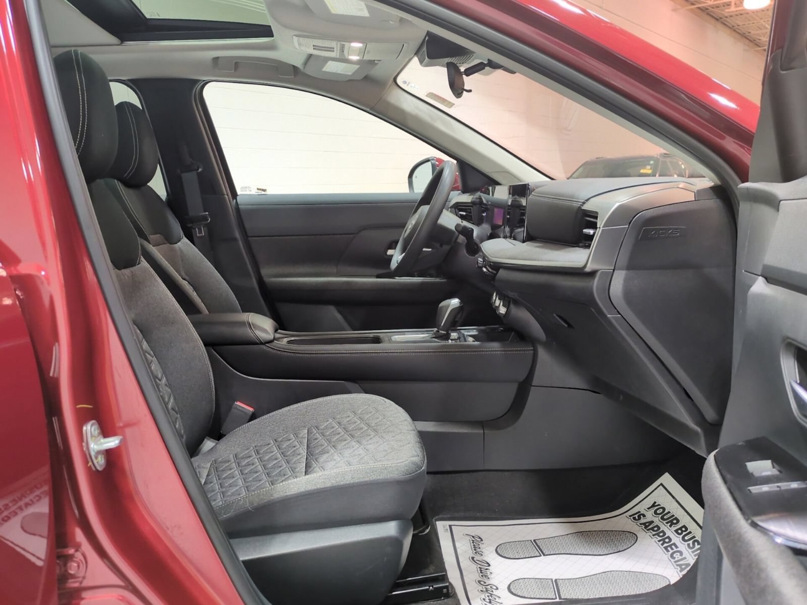 Used 2025 Nissan Kicks SV w/ SV Premium Package AWD/4WD image 9