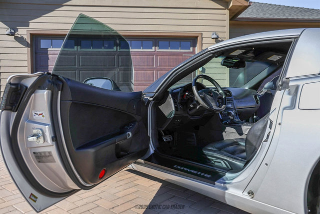 Used 2010 Chevrolet Corvette Coupe w/ 1LT RWD image 21