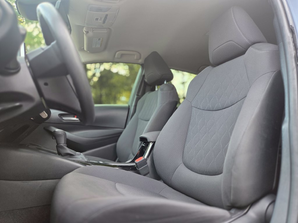 Used 2021 Toyota Corolla LE w/ Carpet Mat Package (TMS) FWD image 18