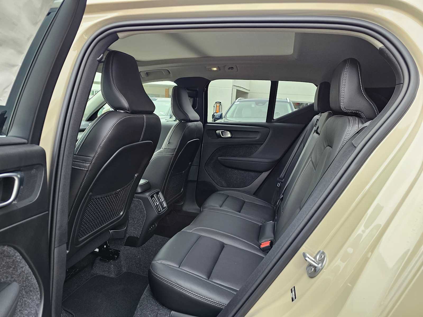 New 2025 Volvo XC40 B5 Plus w/ Climate Package AWD/4WD image 19