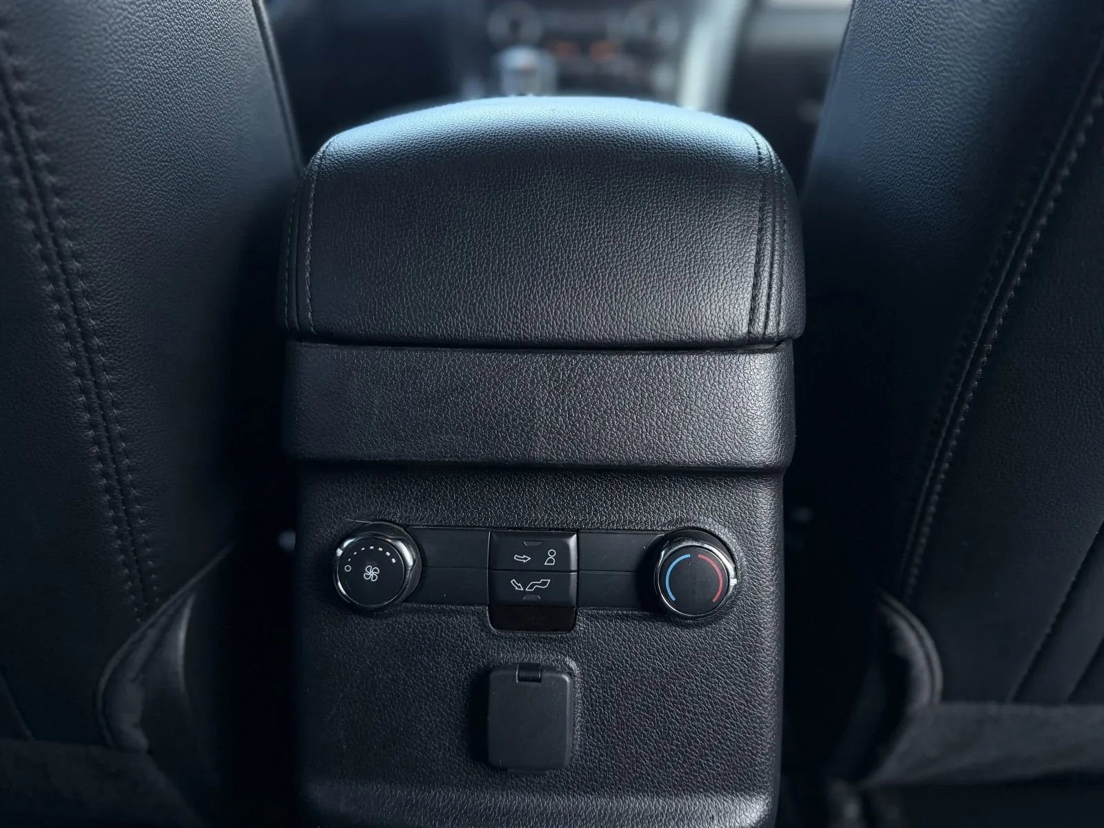 Used 2018 Ford Explorer XLT w/ Equipment Group 202A image 40