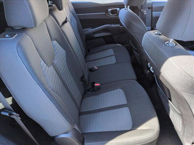 Used 2022 Kia Sorento LX image 20
