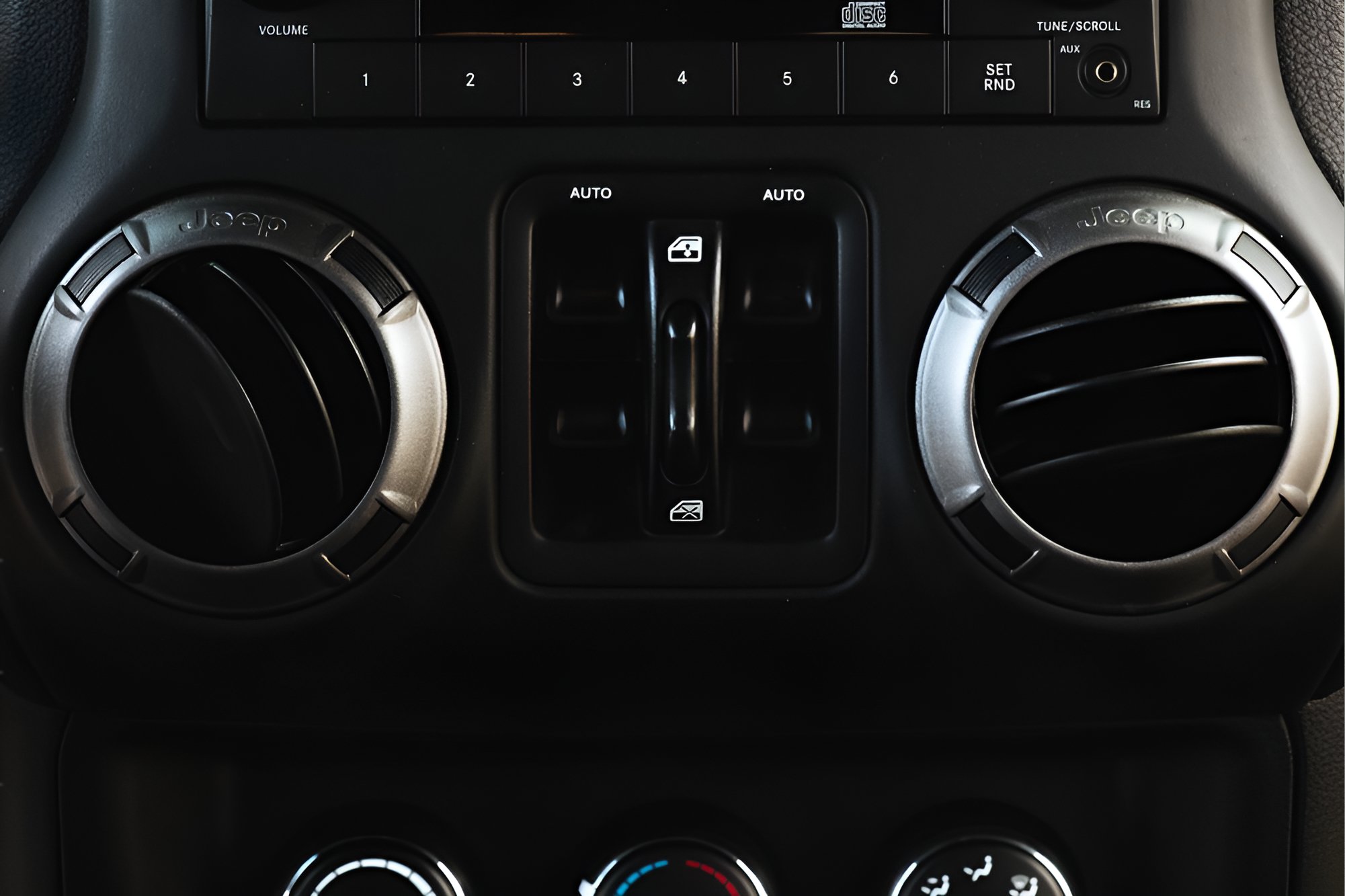 Used 2018 Jeep Wrangler Unlimited Sport S AWD/4WD image 24