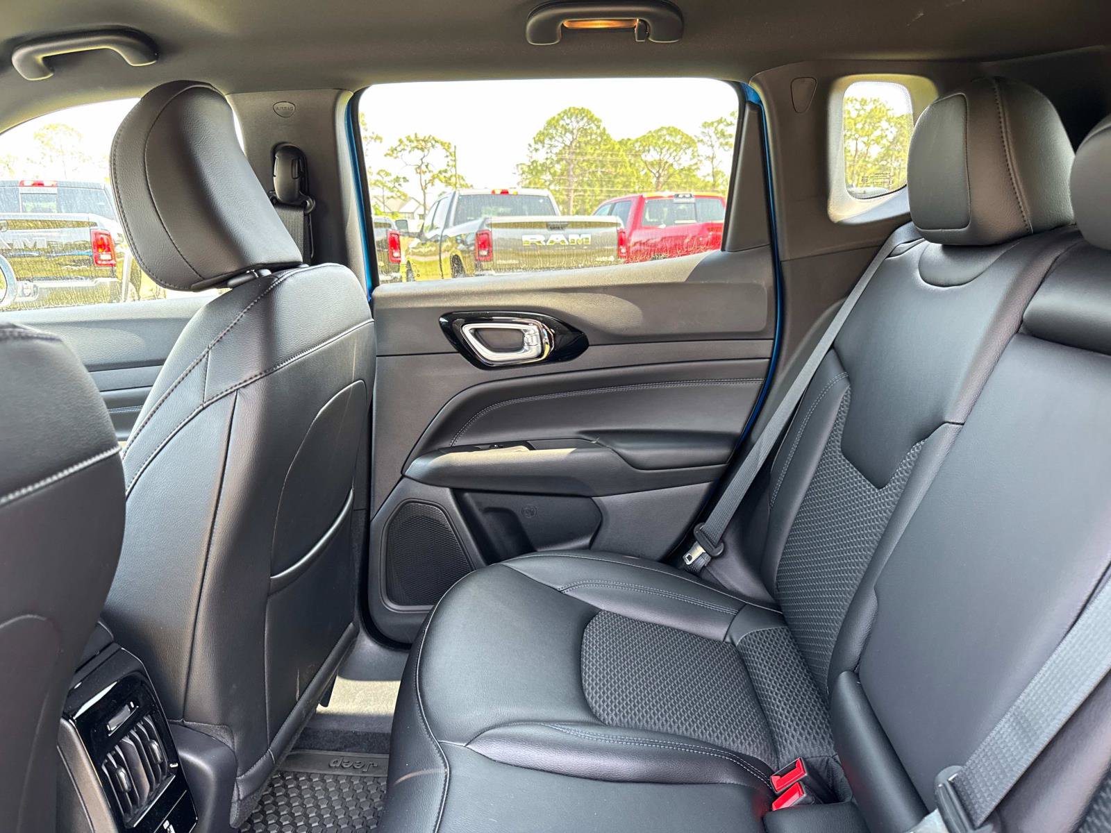 New 2026 Jeep Compass Latitude AWD/4WD image 14