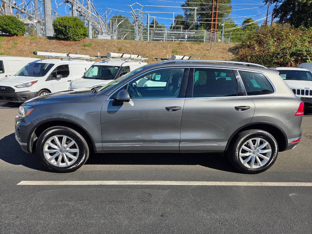 Used 2015 Volkswagen Touareg Sport AWD/4WD image 4