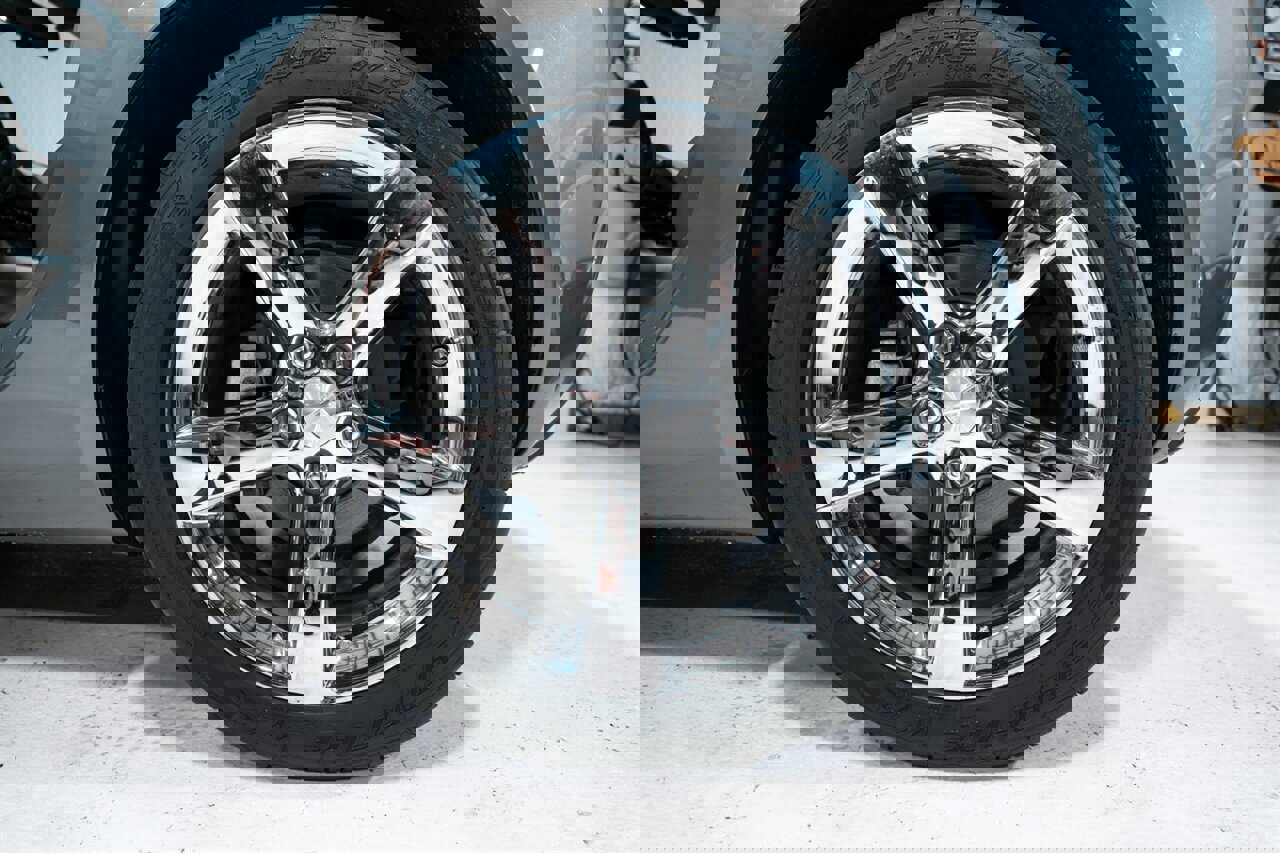 Used 2007 Pontiac Solstice Convertible w/ Premium Package image 13