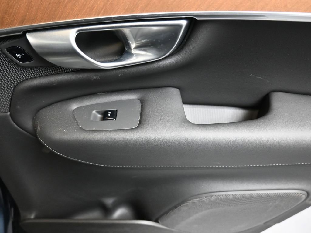 Certified 2024 Volvo XC90 B6 Plus image 14