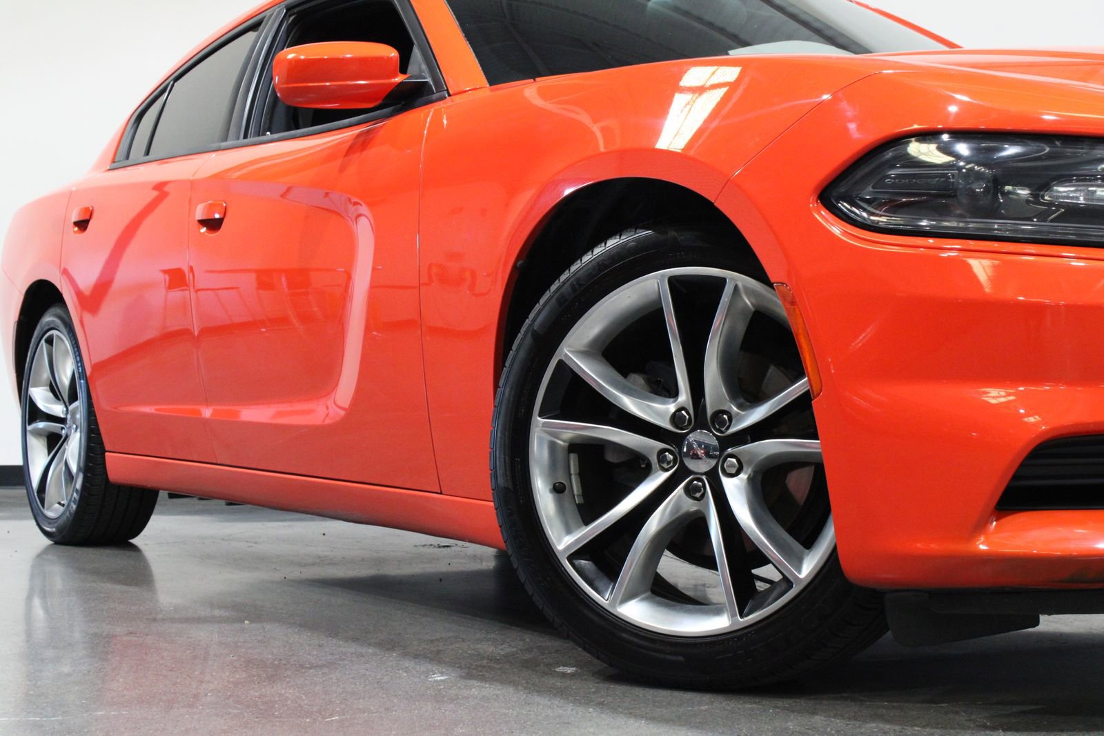 Used 2019 Dodge Charger SXT image 3