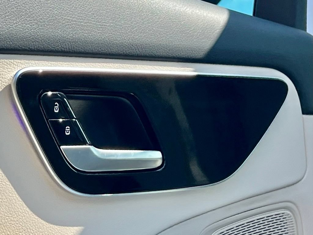 Certified 2023 Mercedes-Benz C 300 4MATIC Sedan image 24