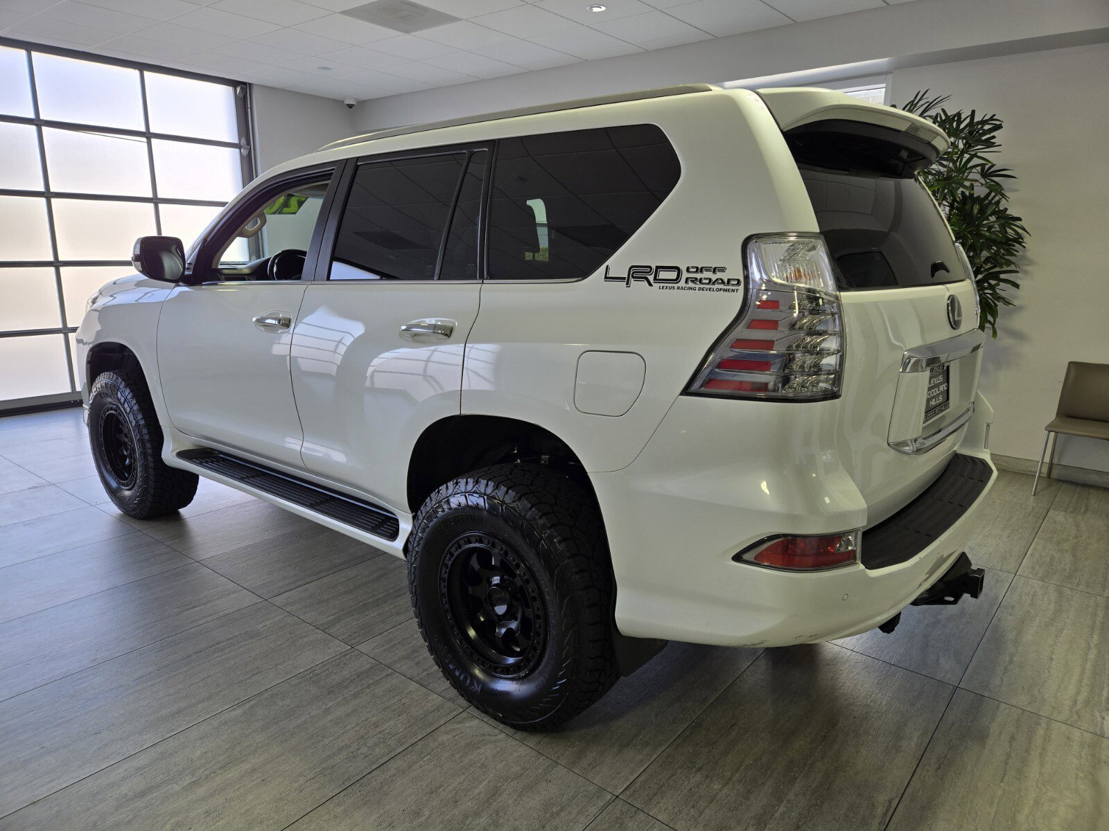Used 2020 Lexus GX 460 Premium image 3