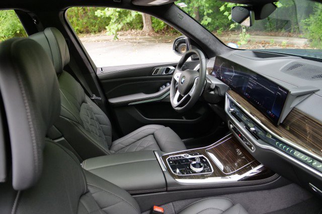 Used 2024 BMW X7 xDrive40i w/ Premium Package image 55