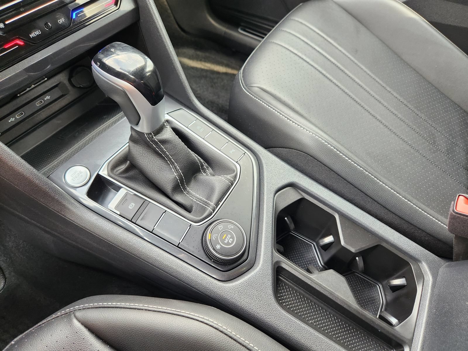 Used 2024 Volkswagen Tiguan SE R-Line AWD/4WD image 29