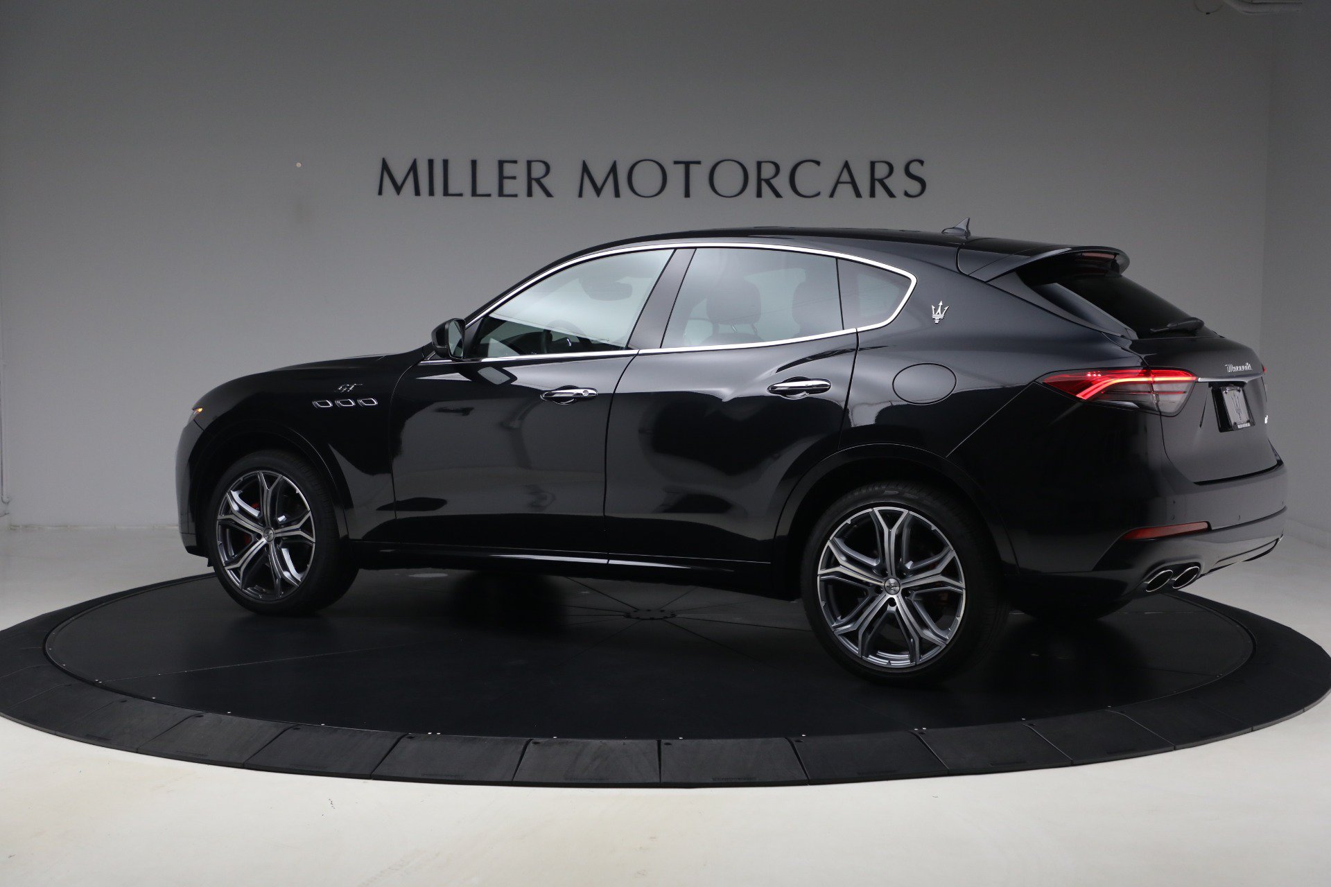 Certified 2023 Maserati Levante GT AWD/4WD image 4