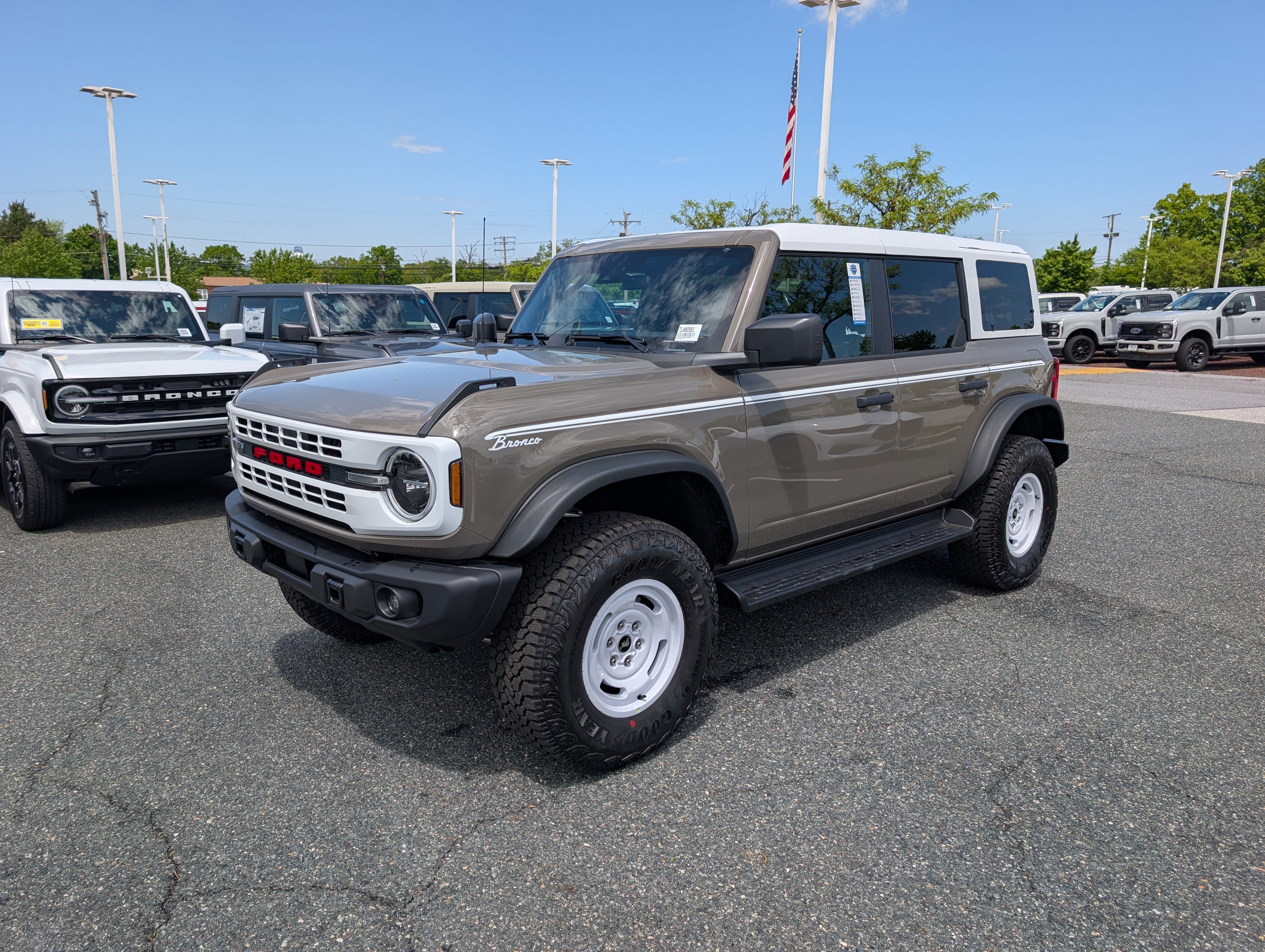 New 2026 Ford Bronco Heritage Edition AWD/4WD image 4