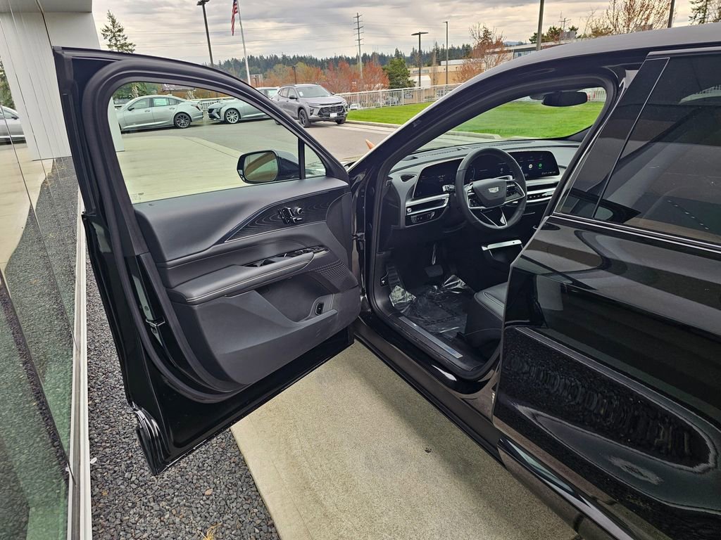Used 2025 Cadillac Lyriq Sport image 18