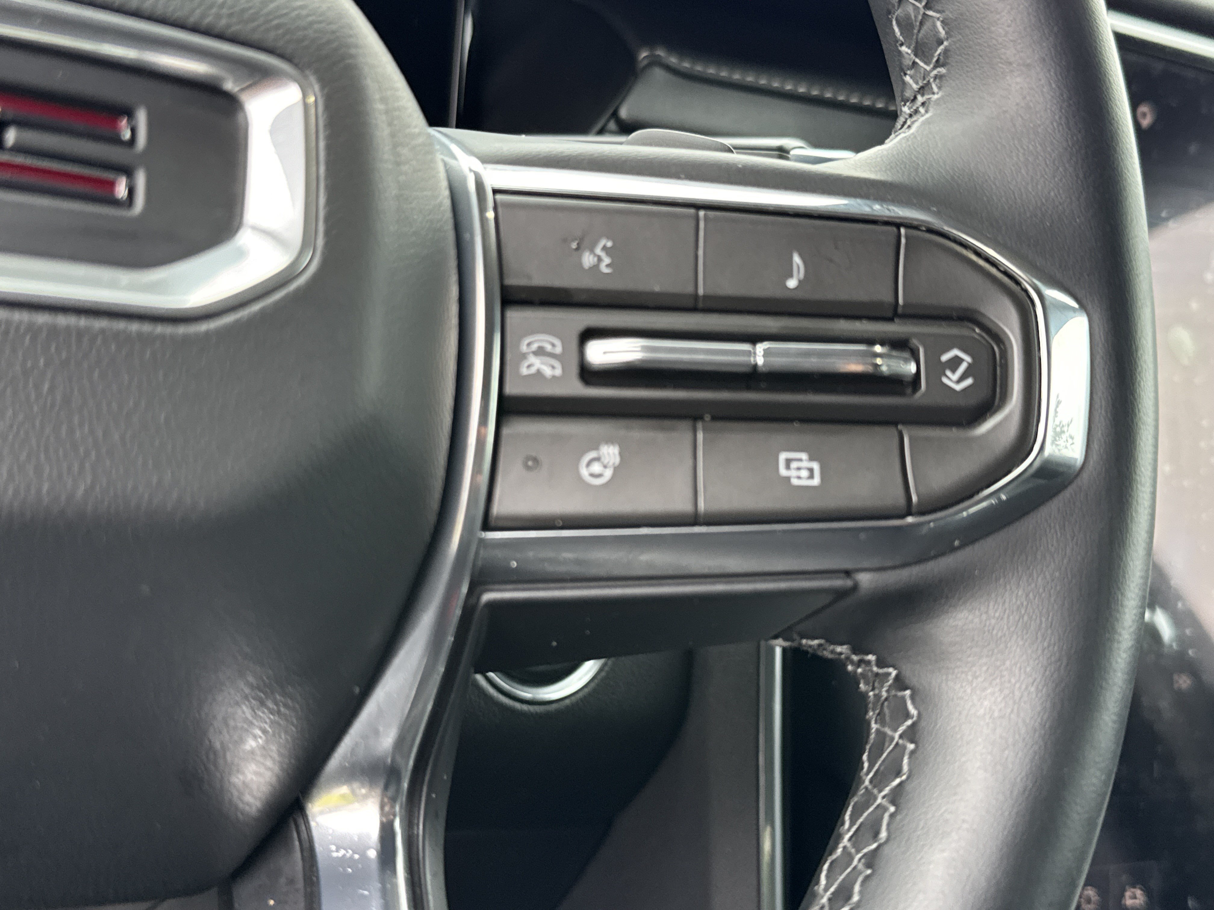 Used 2026 GMC Acadia Elevation w/ Black Edition FWD image 21