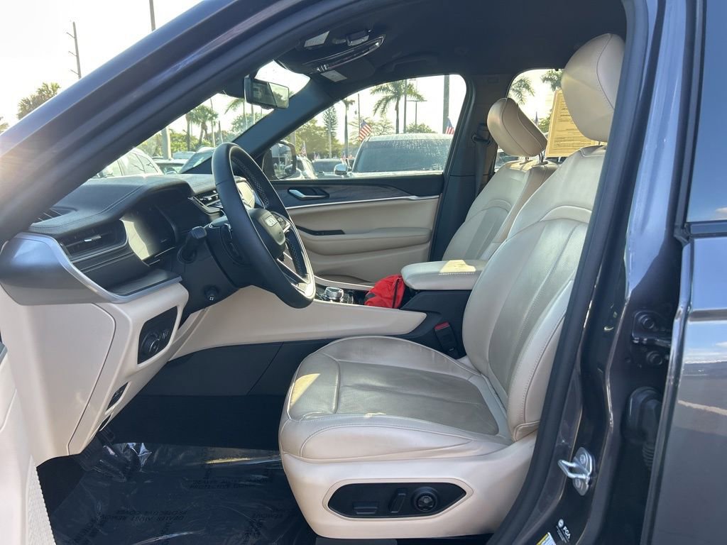 Certified 2023 Jeep Grand Cherokee L Limited w/ Luxury Tech Group II image 9