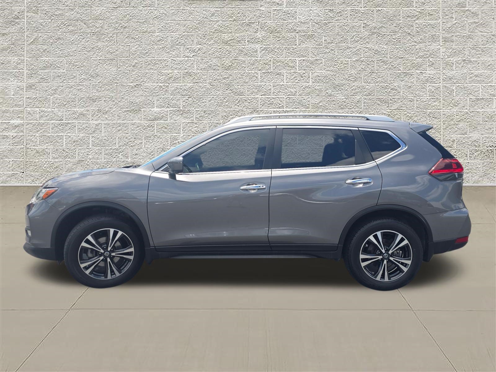 Used 2020 Nissan Rogue SV w/ Sun & Sound Touring Package AWD/4WD image 4