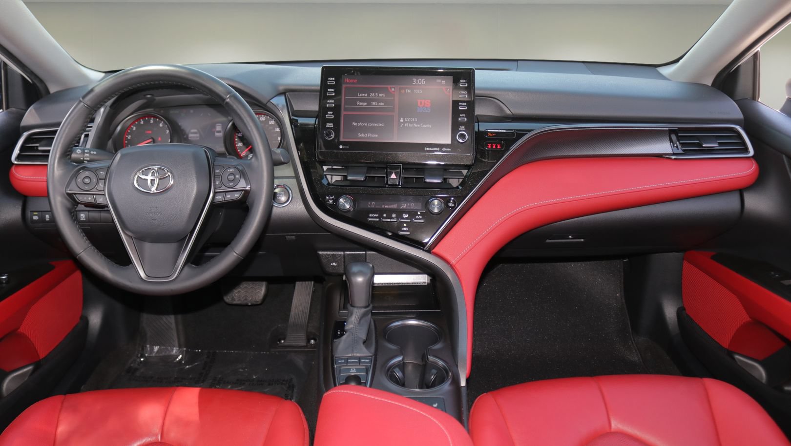 Used 2021 Toyota Camry XSE FWD image 14