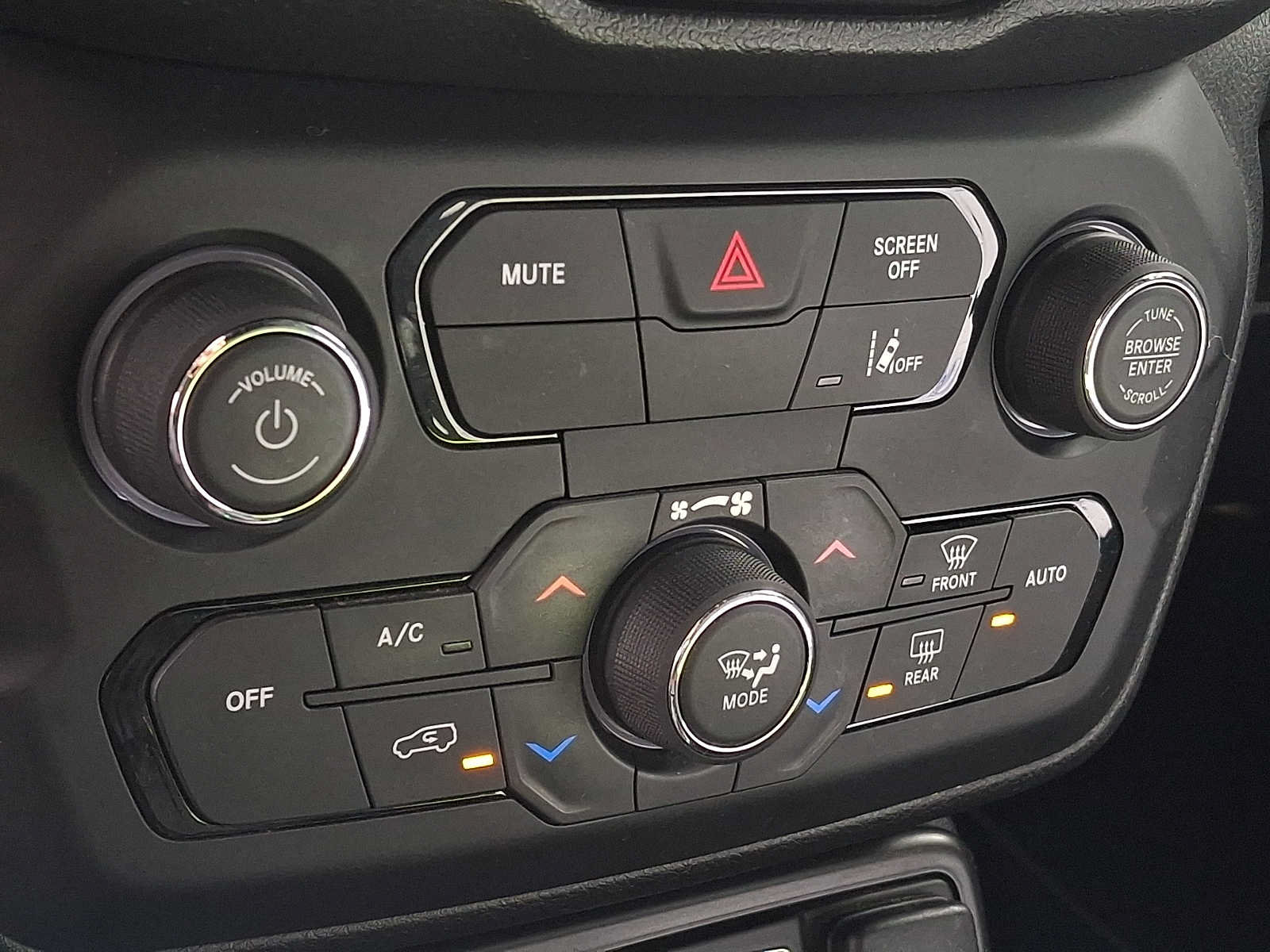 Used 2021 Jeep Renegade Latitude AWD/4WD image 14