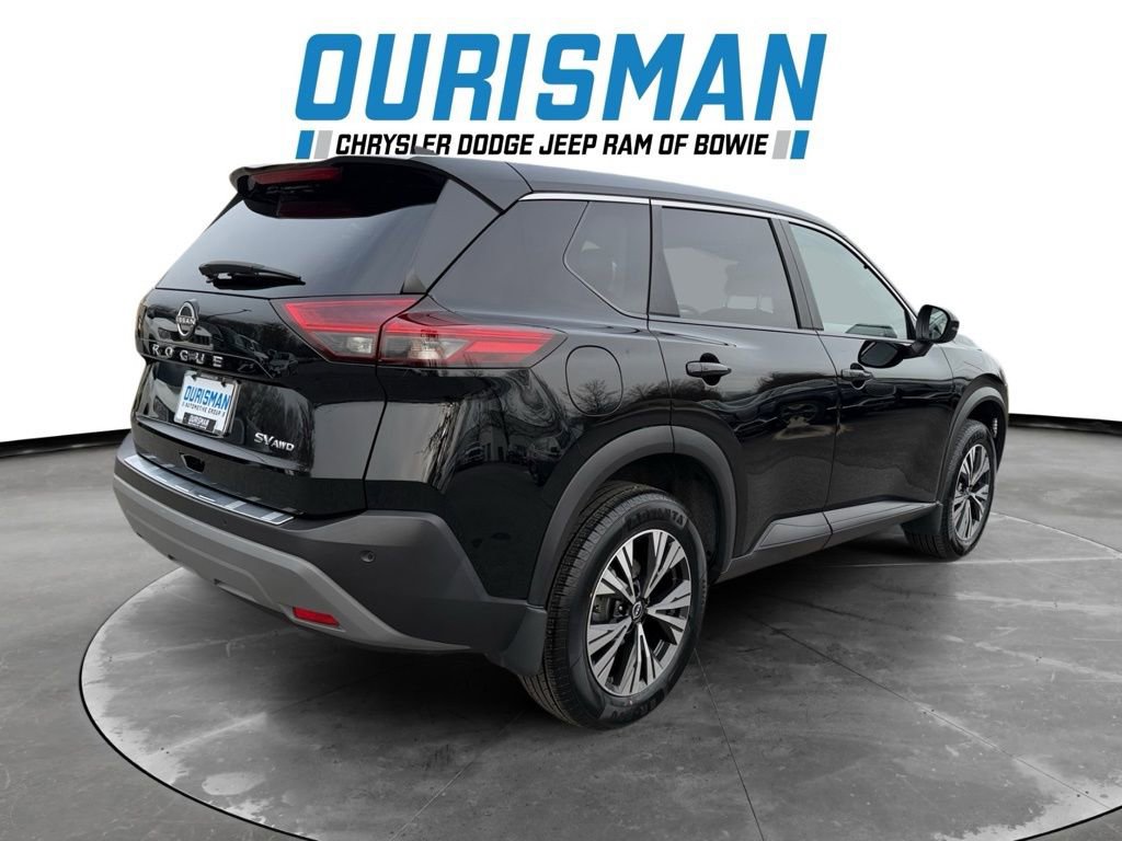 Used 2023 Nissan Rogue SV image 3