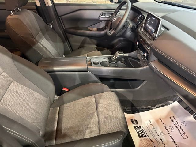 Certified 2025 Nissan Rogue SV image 33
