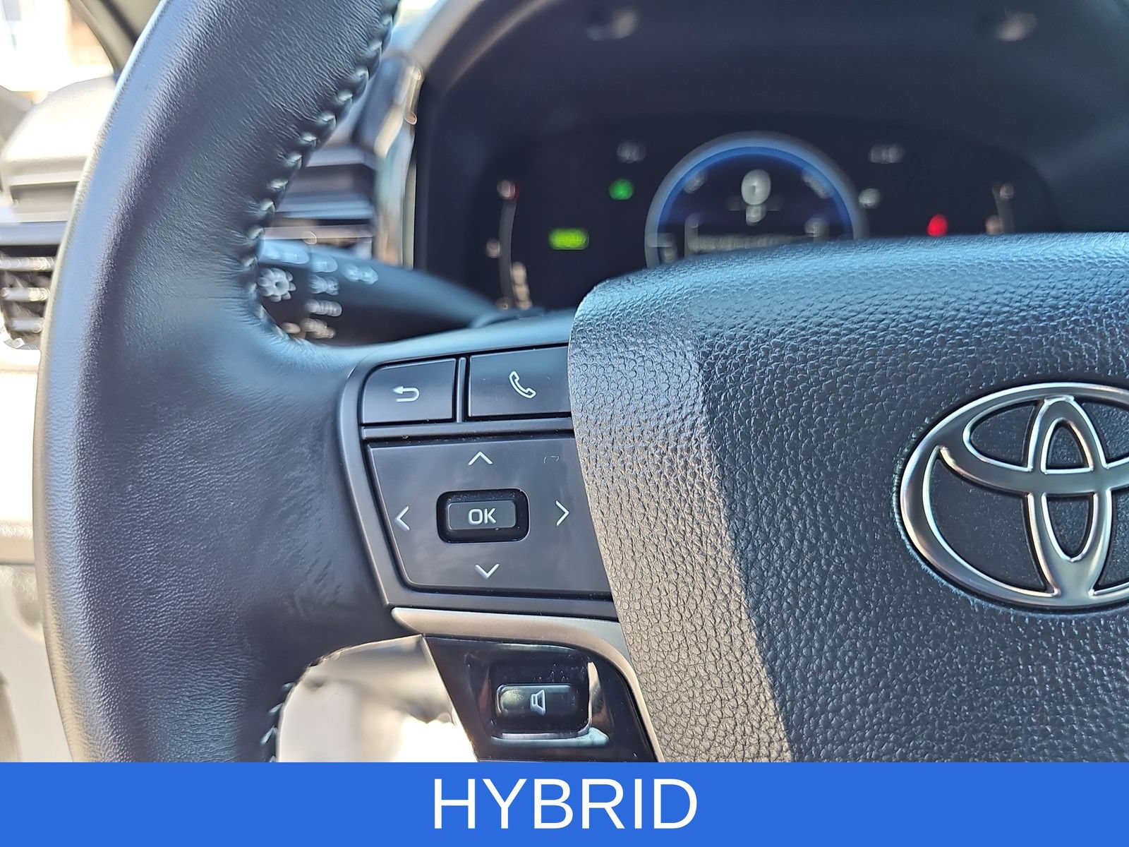 Used 2025 Toyota Camry SE FWD image 16