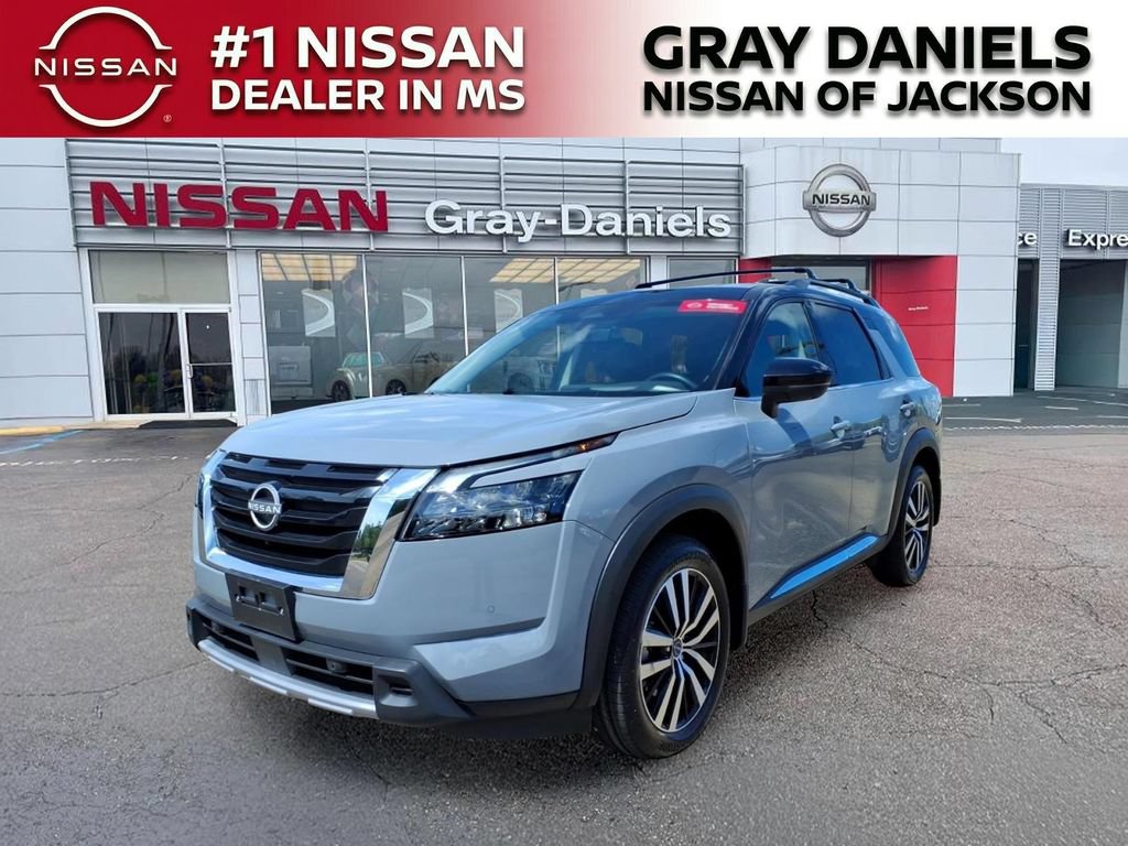 Certified 2025 Nissan Pathfinder Platinum FWD image 4