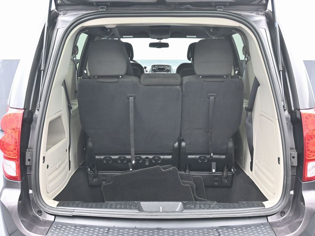 Used 2017 Dodge Grand Caravan SE image 15