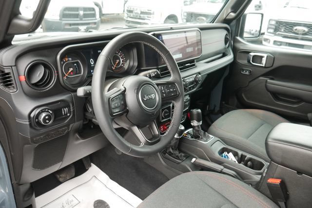 Used 2025 Jeep Gladiator Rubicon w/ Safety Group AWD/4WD image 14
