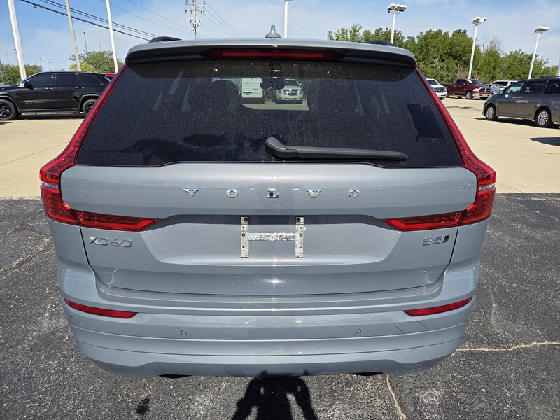 Used 2022 Volvo XC60 B5 Momentum AWD/4WD image 4