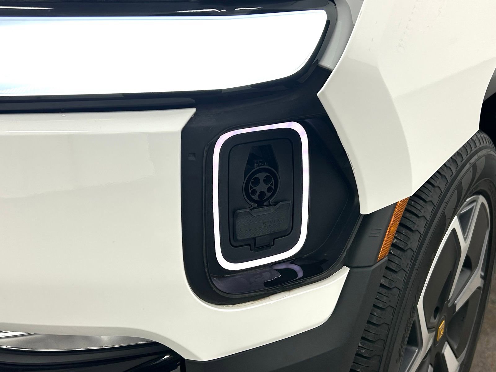 Used 2022 Rivian R1T Adventure image 2