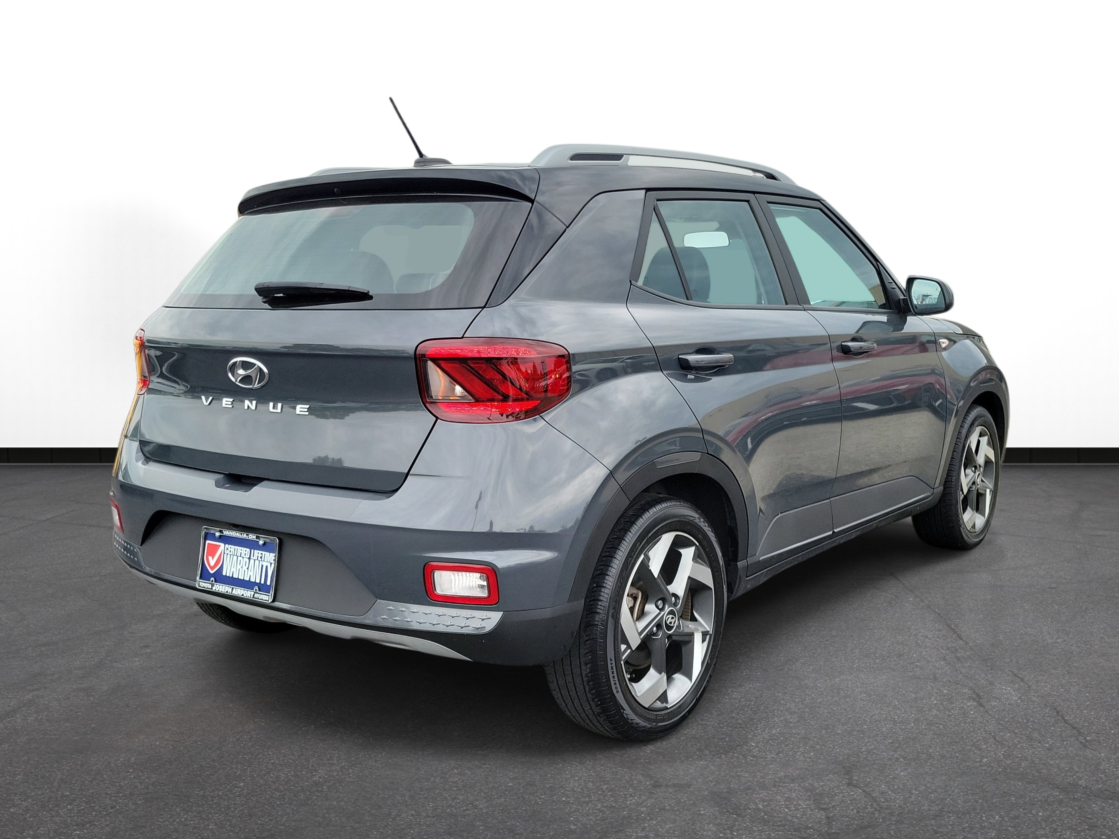 Used 2023 Hyundai Venue Limited FWD image 4