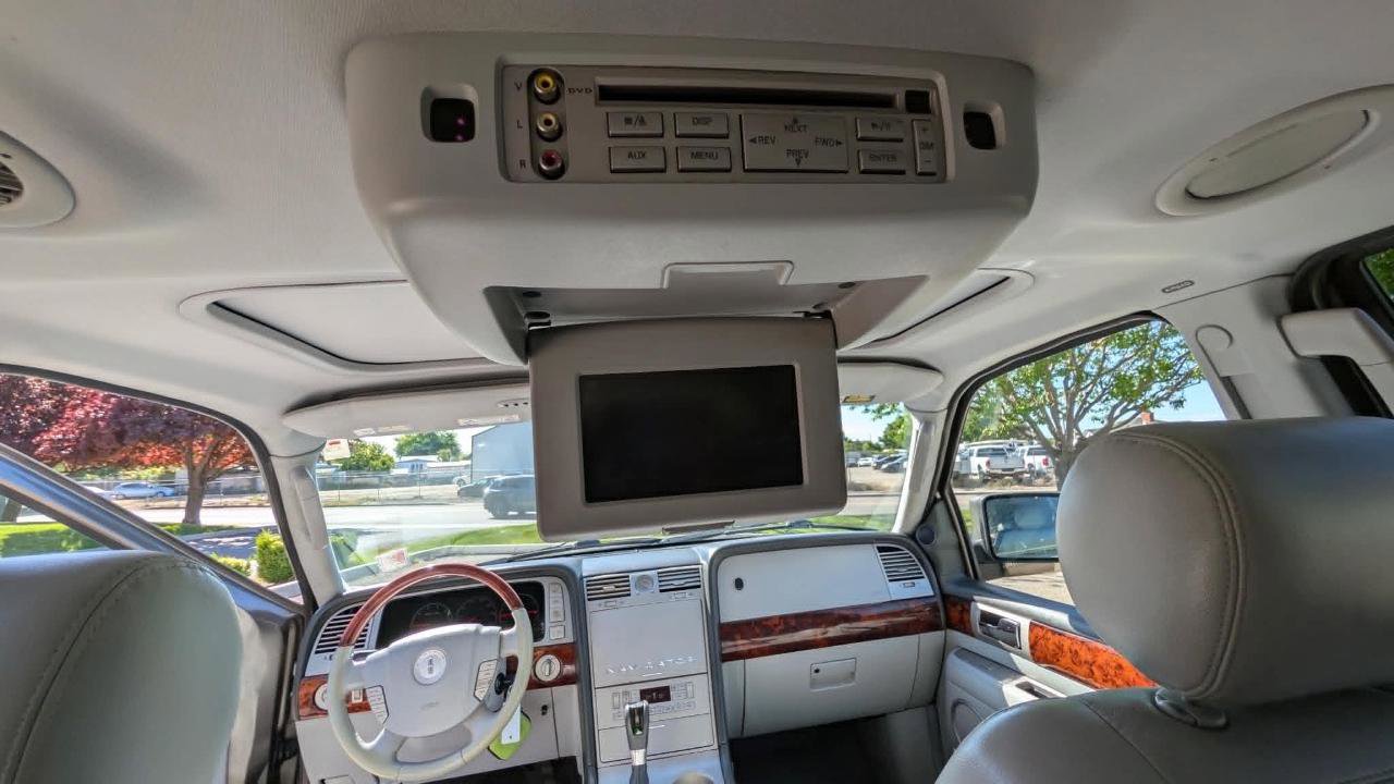Used 2004 Lincoln Navigator Luxury AWD/4WD image 16