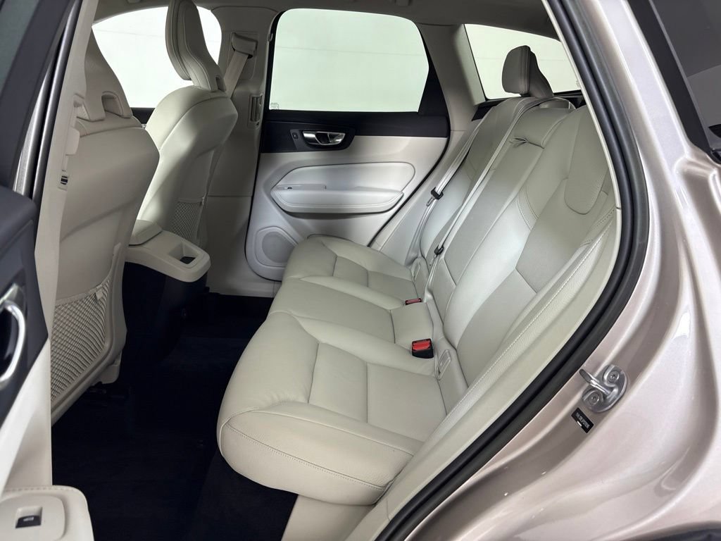 Used 2023 Volvo XC60 B5 Plus w/ Protection Package Premier AWD/4WD image 18