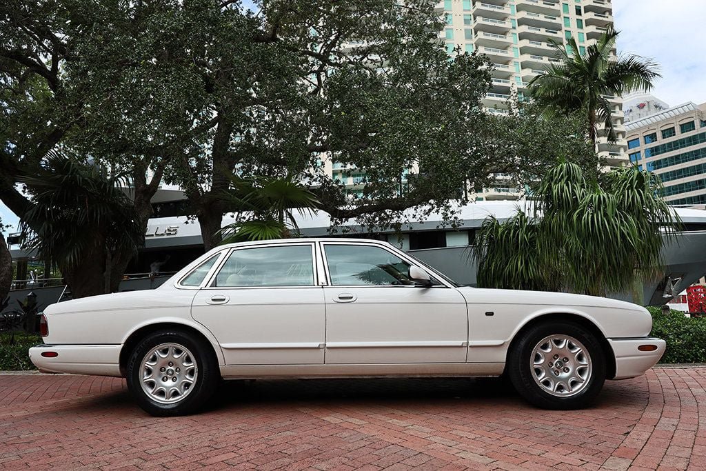 Used 2003 Jaguar XJ8 RWD image 26